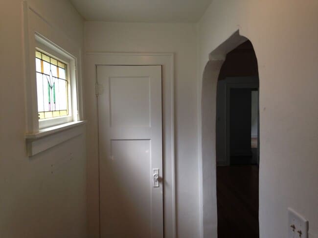 Entryway, stained glass - 3705 N Morris Blvd