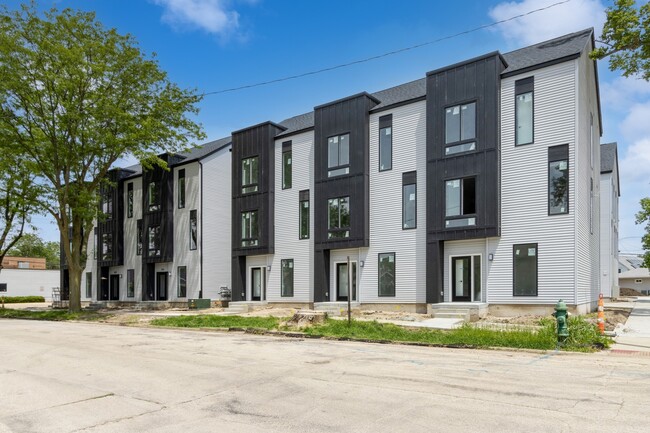 Building Photo - 1724 Hamilton St SW