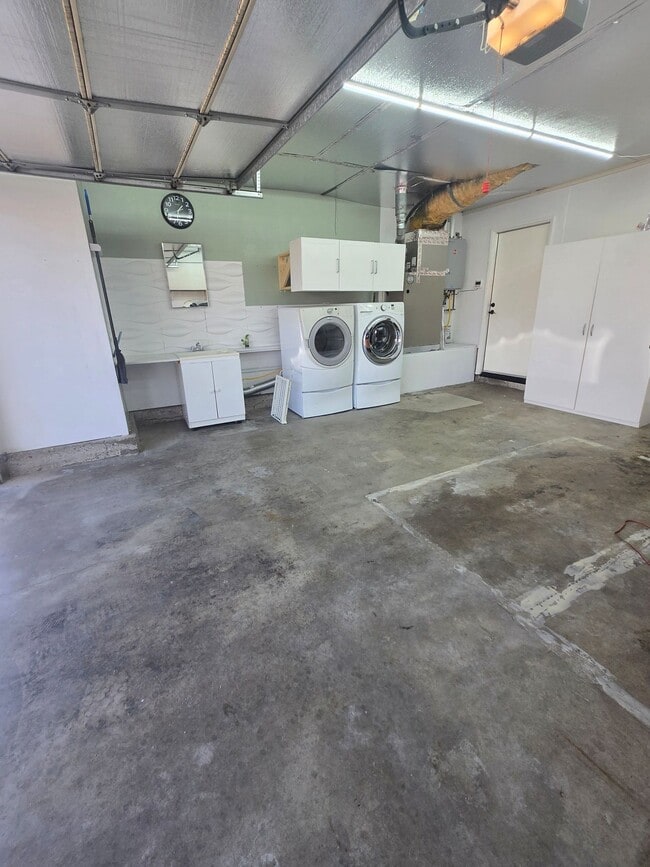Building Photo - 1828 Springtree Dr