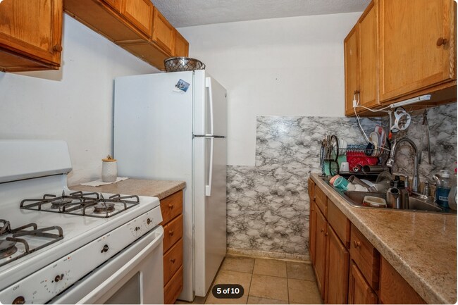 Building Photo - 1085 Valley Ln