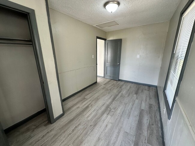 Building Photo - Cute 2bed 1 bath in Center of Moore