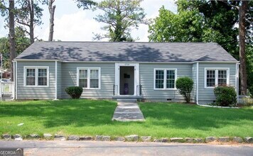 Building Photo - 2718 Miles Cir