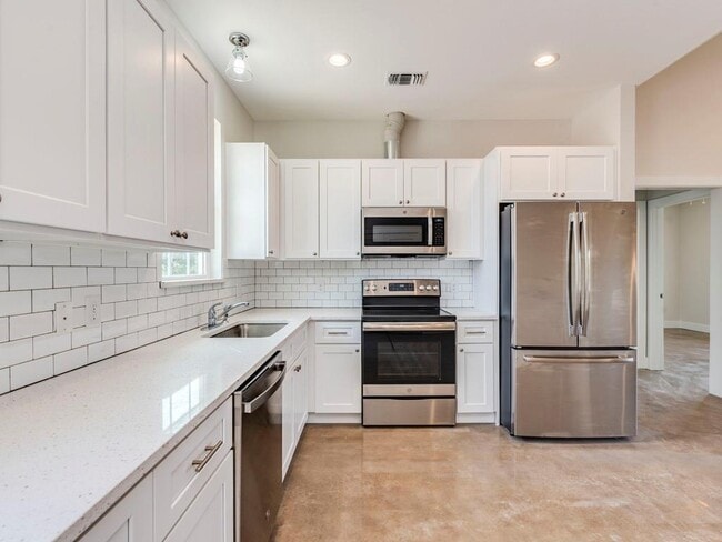 Building Photo - 500 Harmon Hills Cove