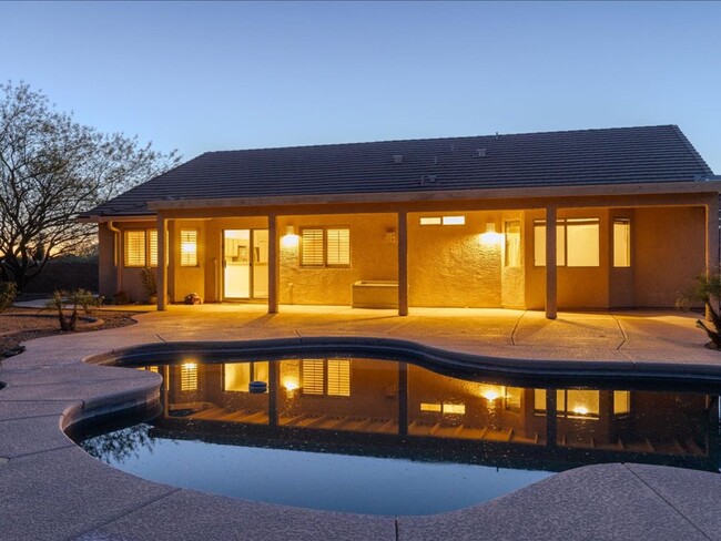 Building Photo - 4 Bedroom 2 Bathroom