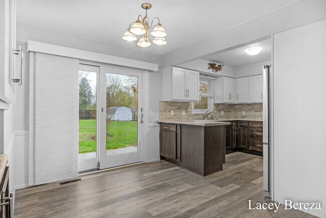 Foto del edificio - 7757 Ridgewood Dr