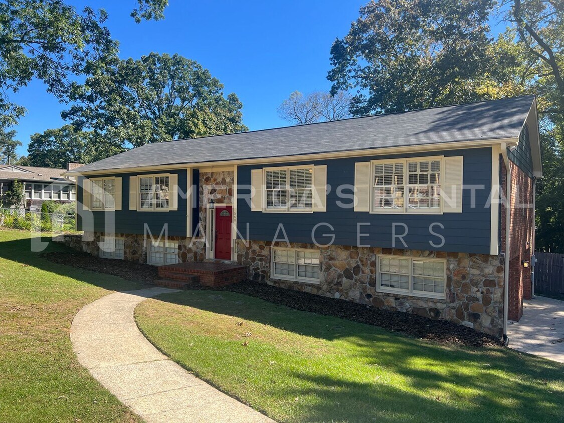 Primary Photo - Home for rent in Hoover! SIGN A 13 MONTH L...