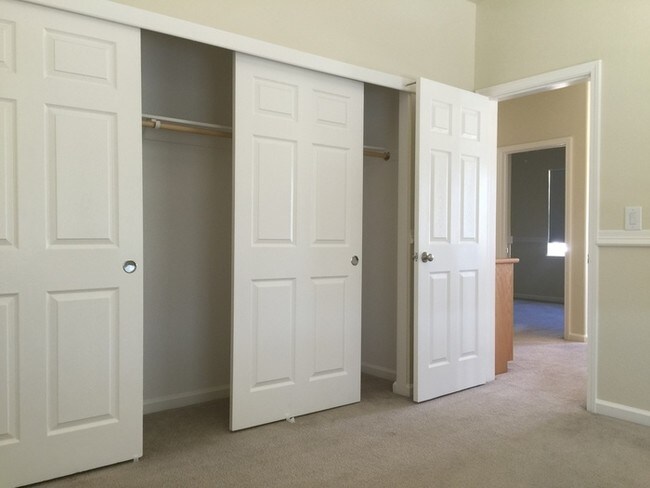 Building Photo - 4 Bedroom in Empire Ranch