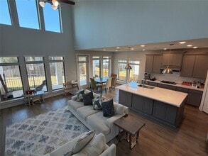 Building Photo - 230 Eagle Ford Dr