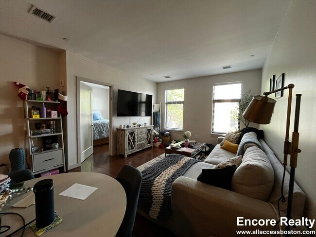 Foto del edificio - 77 Thorndike St