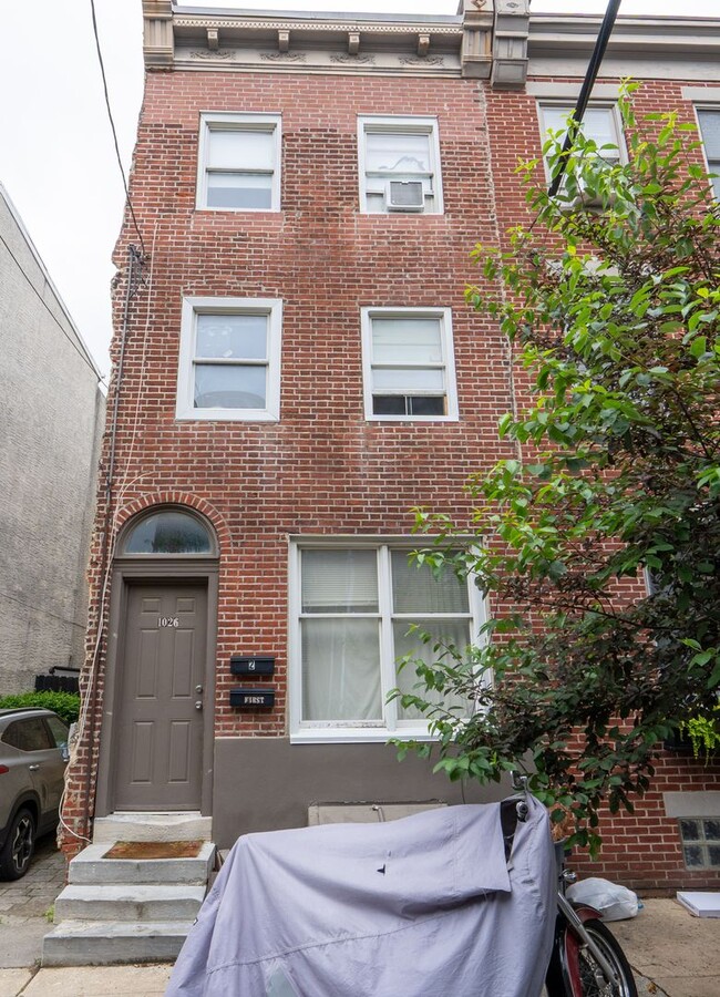 Beautiful 2 bedroom Bi level unit - Beautiful 2 bedroom Bi level unit Apartment