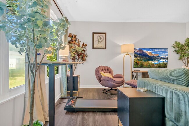 Foto del edificio - 7540 Chatham Cir