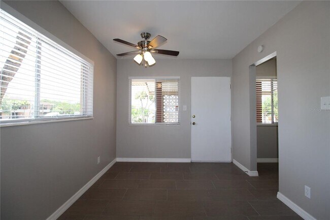 Foto del edificio - 3001 Bee Ridge Rd