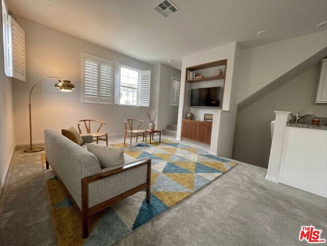 Foto del edificio - 7256 Cherry Ln