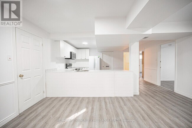 Building Photo - 30 Brouwer Crescent