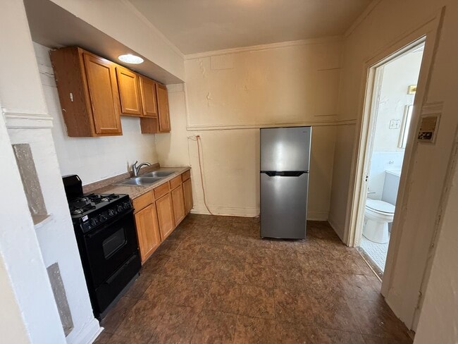 Building Photo - 6930 N Greenview Ave
