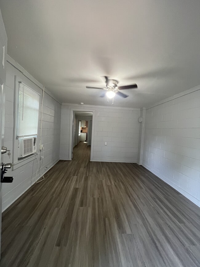 Building Photo - 822 Corn Ave