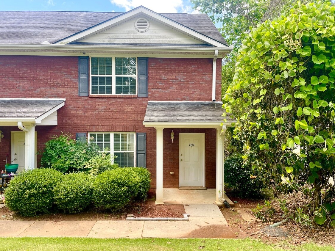 Primary Photo - Welcome to this charming 2 bedroom, 2.5 ba...