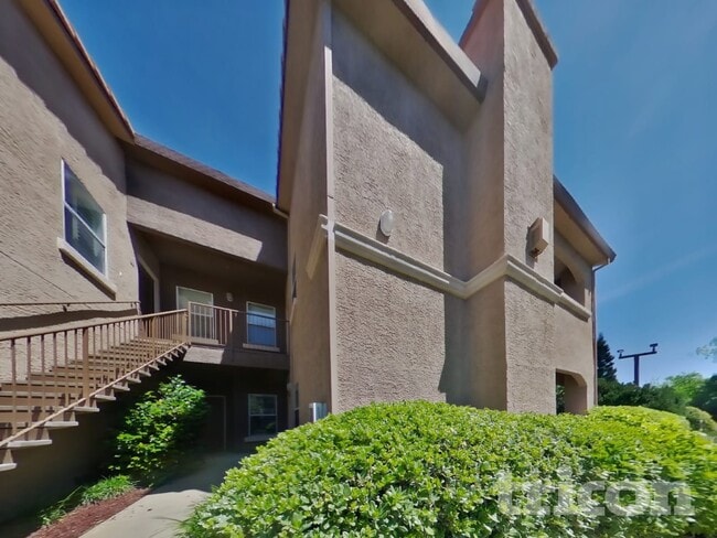 Building Photo - 10001 Woodcreek Oaks Blvd