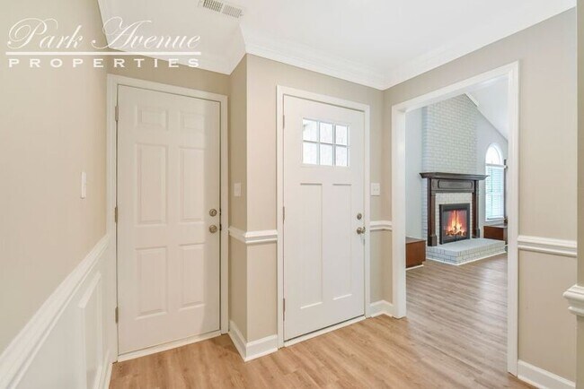Building Photo - 8219 Westbourne Dr