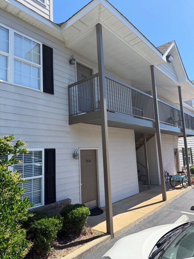 Photo - Ross Street- 303 N Ross Street Unit 204