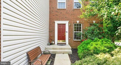 Building Photo - 9750 Granary Pl