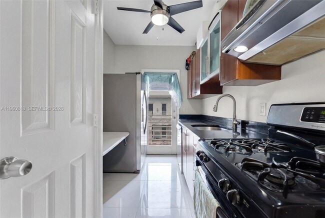 Building Photo - 320 85th St