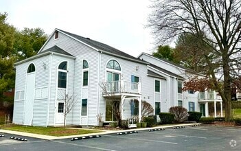 Building Photo - 404 Bainbridge Ct