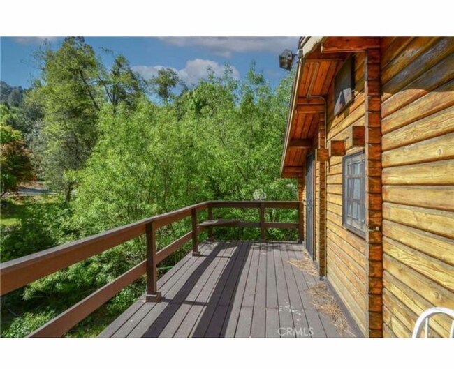 Foto del edificio - 527 Valley Dr