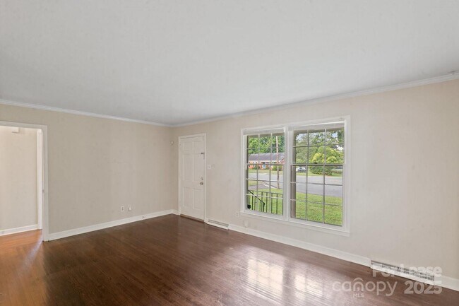 Foto del edificio - 4703 Fairheath Rd