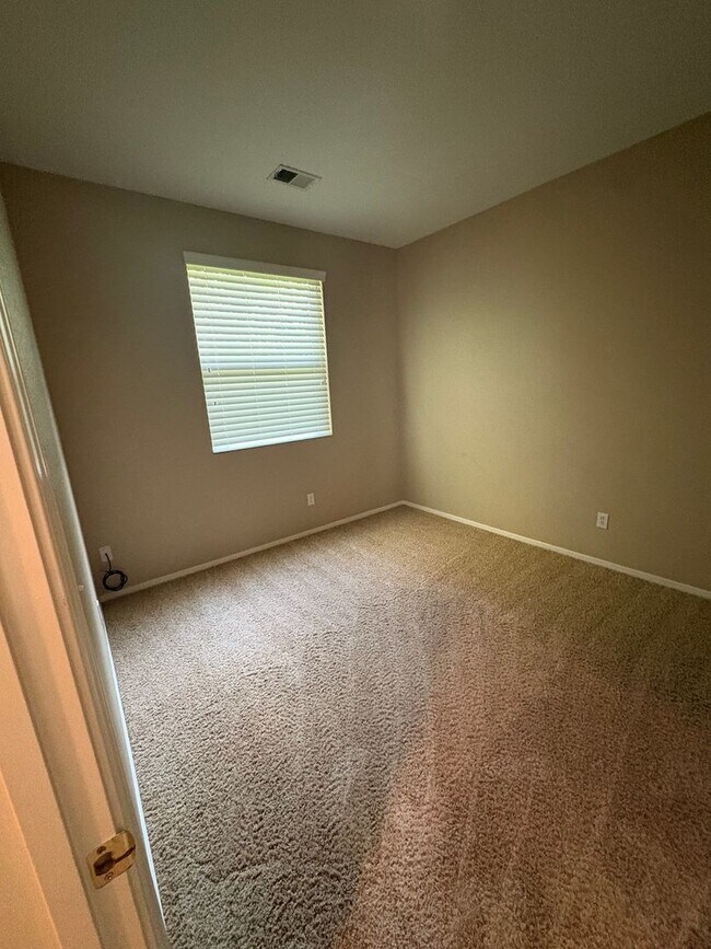 Foto del edificio - Vibrant 3 bed/2 bath home in West Sac