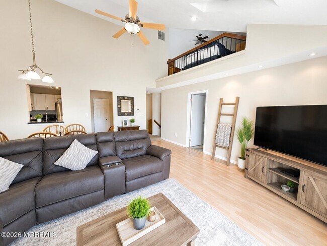 Foto del edificio - 270 Tulip Ln