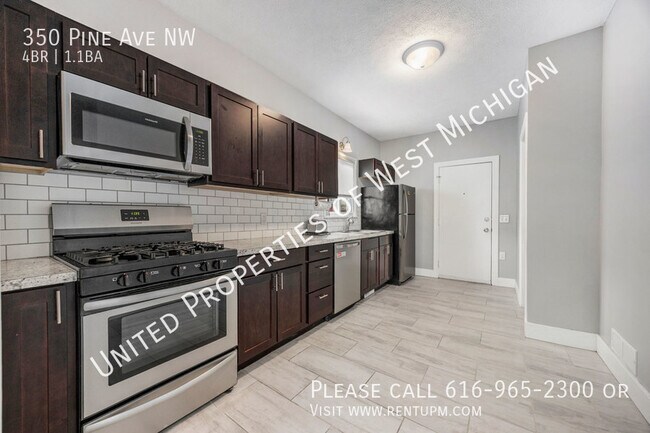 Foto del edificio - Available Now | 4 Bedroom 1.5 Bath Single ...
