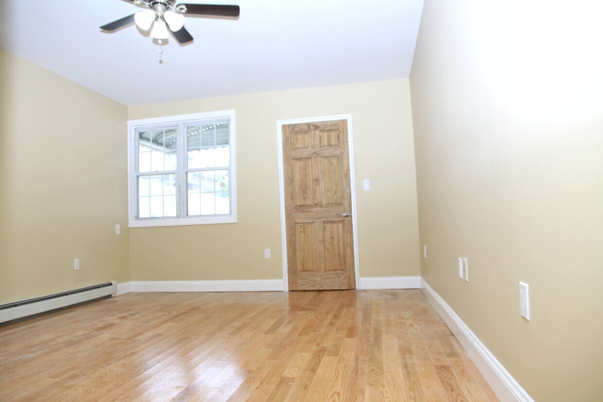 Building Photo - 1831 Tomlinson Ave