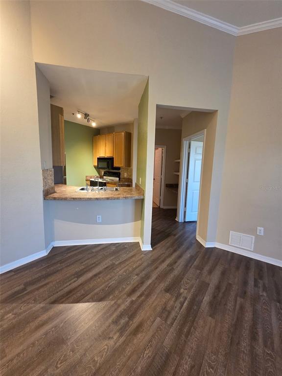 Building Photo - 10106 Courtney Oaks Cir