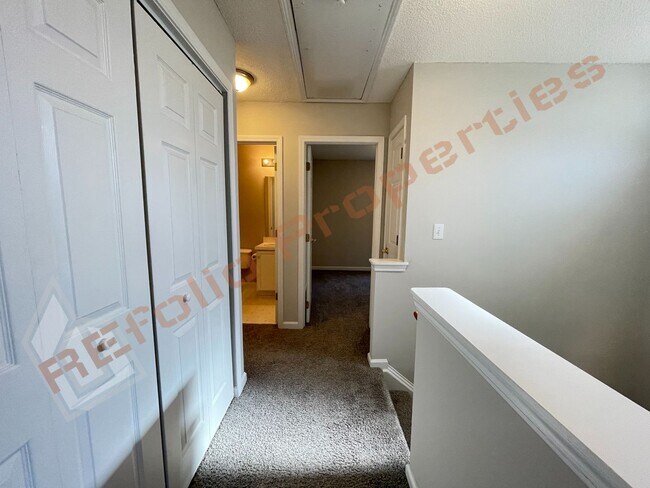 Foto del edificio - Charming 3-Bedroom Cul-de-Sac Home with Sc...