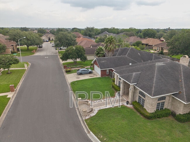 Foto del edificio - 1309 Summerfield Ln