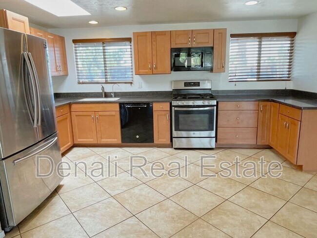 Foto del edificio - 8457 E Hawthorne St
