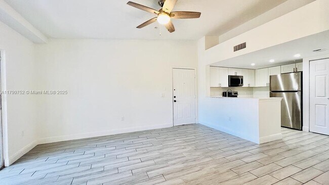 Foto del edificio - 4195 N Haverhill Rd