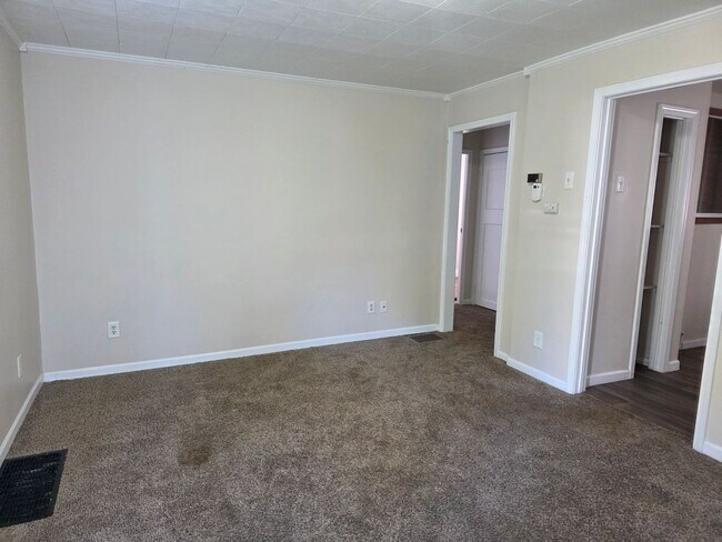Foto del edificio - 2-Bedroom, 1-Bathroom Home with Basement – $1,100/Month | Accepting Section 8