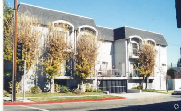 Building Photo - 6202 Fulton Ave