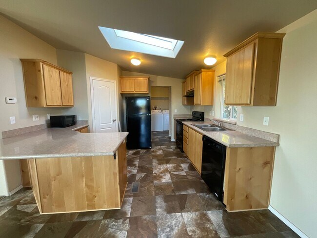 Foto del edificio - 3 Bed, 2 Bath Manufactured Home with a View