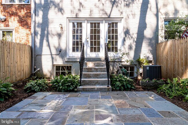 Building Photo - 1109 Wimbledon Dr