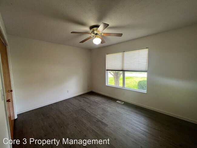 Foto del edificio - 3 br, 2 bath House - 2004 Finch Haven