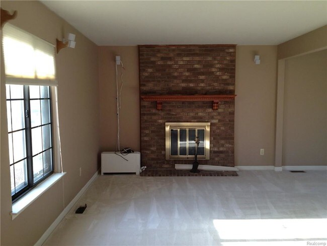 Building Photo - 30333 Stratford Ct