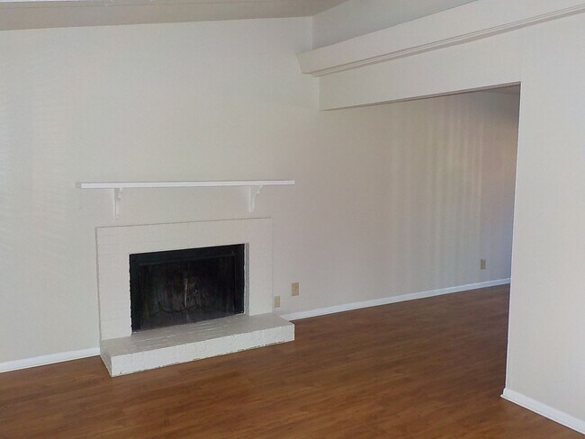 Foto del edificio - Domingo Properties2 (2708 Parker Ln)
