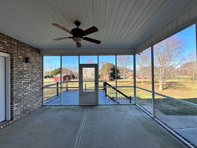 Foto del edificio - Exclusively Offered by Muse Realty Rentals...