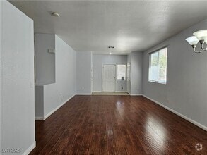 Building Photo - 8836 Kingswood Dr