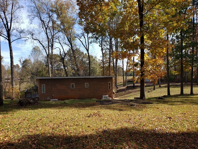 Building Photo - 405 Castle Heights Rd