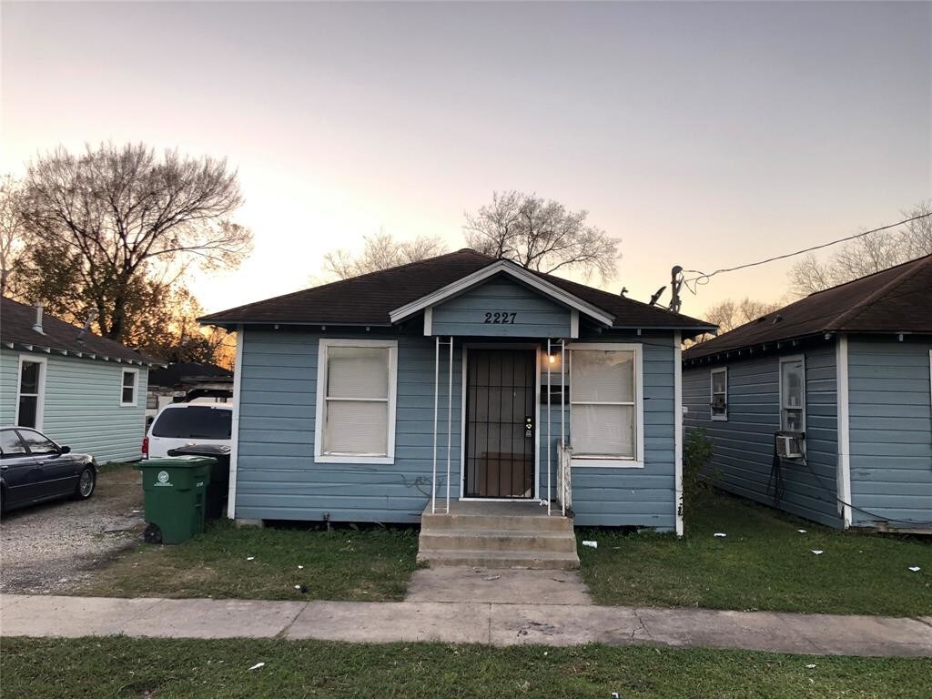 Primary Photo - 2227 Hutton St