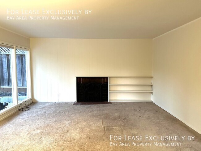Building Photo - 3BR/1.5BA Home located on beautiful street...